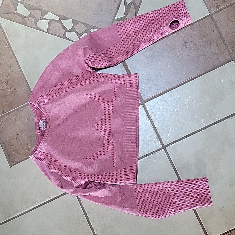 Pink/red yoga crop top